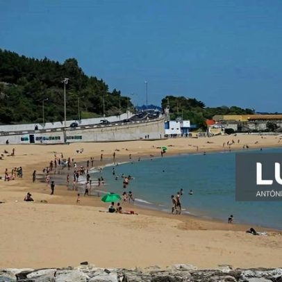 Praia de Santo Amaro de Oeiras interditada por foco de poluição