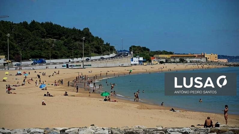 Praia de Santo Amaro de Oeiras interditada por foco de poluição