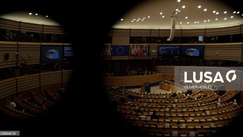 PE dá primeira ‘luz verde’ a futuro euro digital na União Europeia e fala em dia histórico