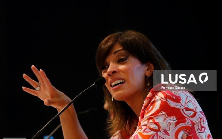 Camila Sosa Villada diz que a escrita é viagem inútil sem função terapêutica