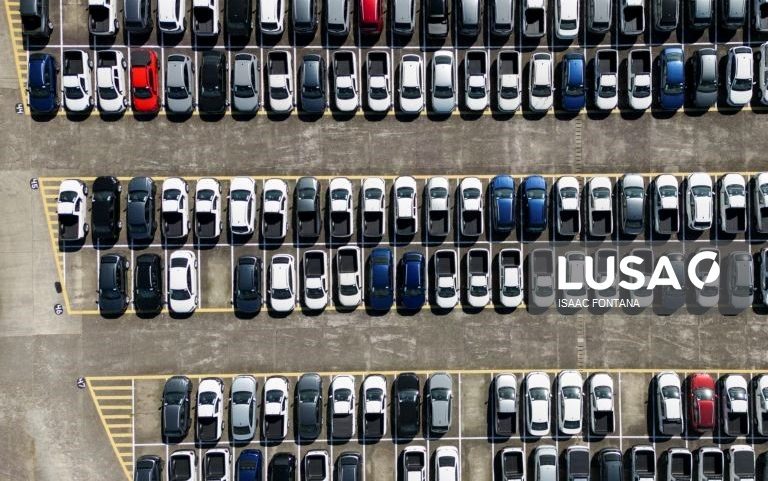 Brasil prolonga redução de tarifas para elétricos, ante oposição de fabricantes