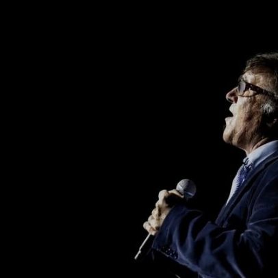 José Cid em fogo de artifício na noite de São João em Gaia