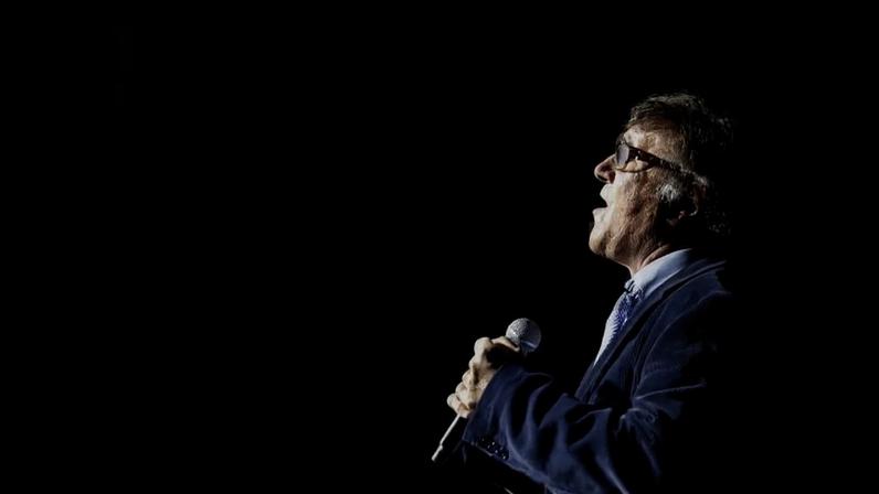 José Cid em fogo de artifício na noite de São João em Gaia