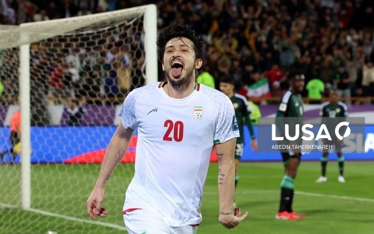 Estrela Sardar Azmoun fica fora da convocatória do Irão par o Mundial2026