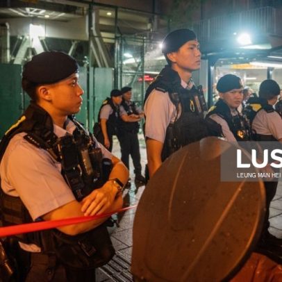Polícia de Hong Kong impede artista que pretendia marcar repressão de Tiananmen