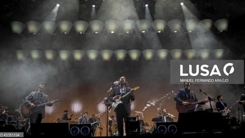 Os Quatro e Meia anunciam novo álbum e lançam dueto com Luís Trigacheiro