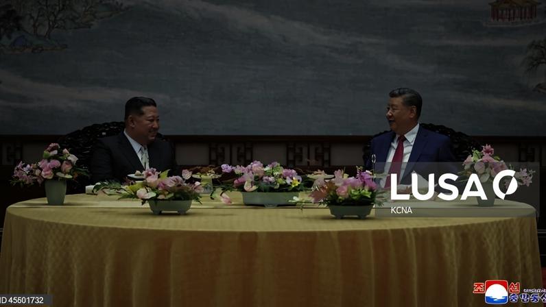 Xi incentiva Kim Jong-un a ampliar intercâmbios diplomáticos e militares