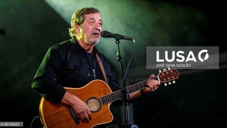 Rui Veloso no concerto da Avenida dos Aliados do Festival Babell, no Porto