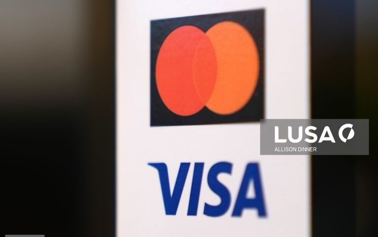 Visa e Mastercard encerram operações em Cuba devido a sanções dos EUA