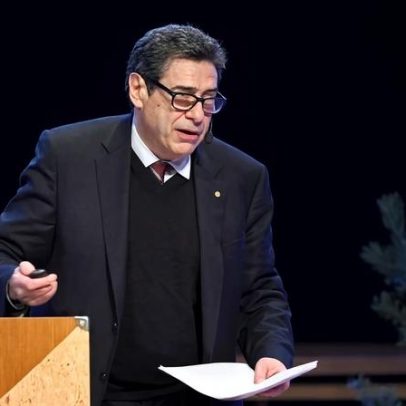 Nobel de Economia defende políticas públicas diante do impacto da IA no emprego