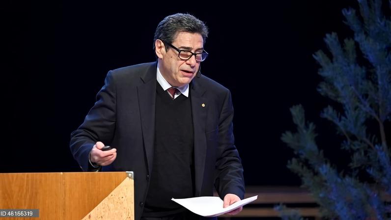 Nobel de Economia defende políticas públicas diante do impacto da IA no emprego