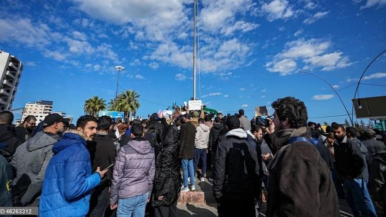 Novos protestos na Síria exigem responsabilização dos apoiantes de Assad