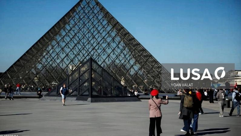 Diretor reconhece que o Louvre está no limite das capacidades