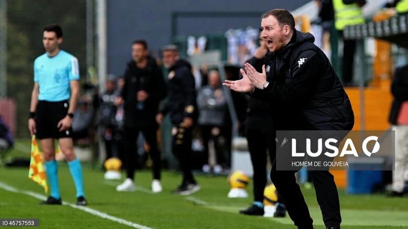 Treinador Ian Cathro troca Estoril Praia pelo Saint-Étienne