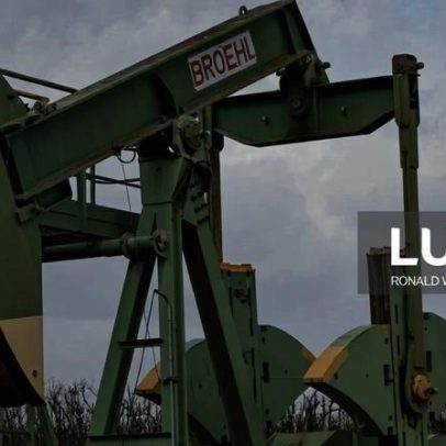 Brent cai 3% para 77,75 dólares após EUA permitirem venda de petróleo iraniano