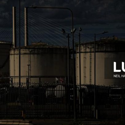 Brent sobe 1,89% para 97,81 dólares em meio a tensões EUA-Irão