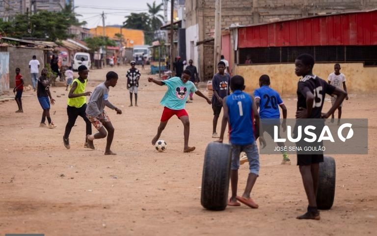 Dois terços de crianças angolanas sujeitas a disciplina violenta, segundo INE