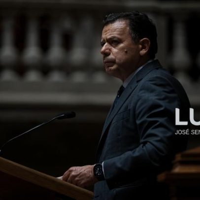 Primeiro-ministro regressa hoje ao Parlamento antes da revisão da lei laboral
