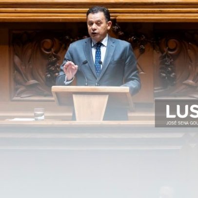 Primeiro-ministro regressa ao Parlamento antes do debate da revisão da lei laboral