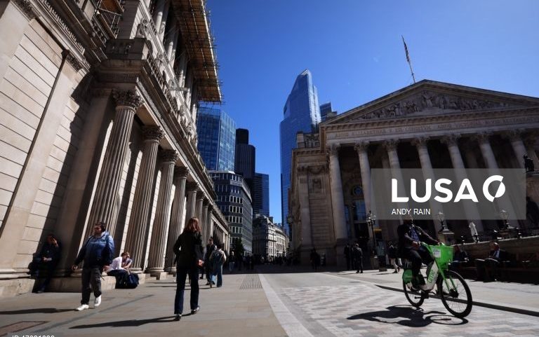 Banco de Inglaterra mantém taxa de juro diretora do Reino Unido nos 3,75%