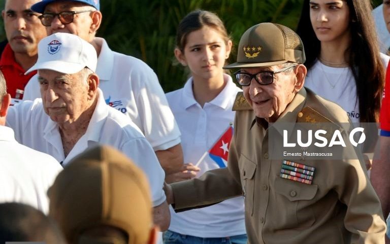 Raúl Castro reaparece em público após acusações dos EUA