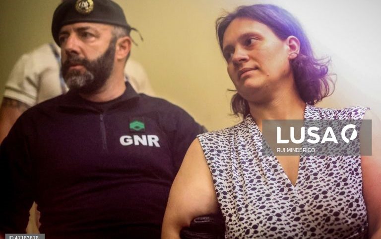 Mãe de menores abandonados no Alentejo continua presa em Portugal - tribunal