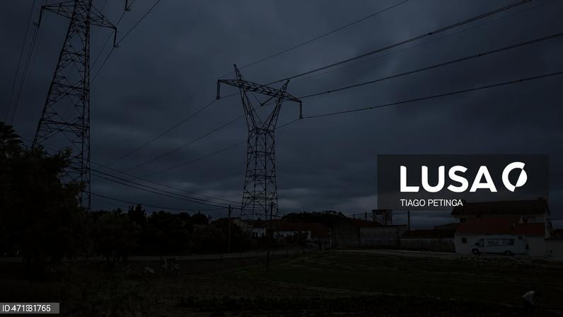 A terra das linhas de alta tensão