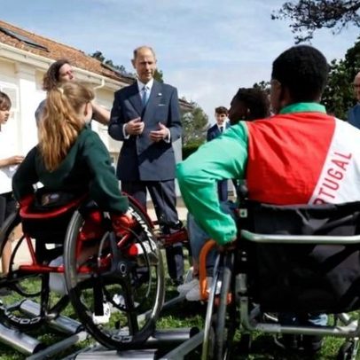 Atletas paralímpicos inspiram crianças com apoio do Duque de Edimburgo