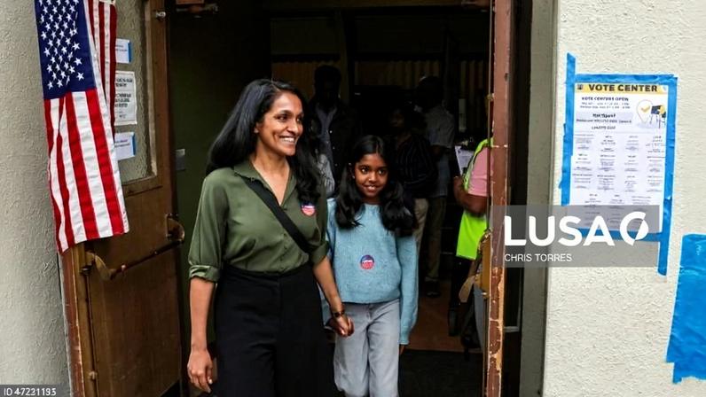 Democrata Nithya Raman enfrenta Karen Bass na corrida para câmara de Los Angeles