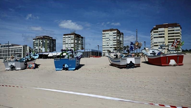 Pescadores da Caparica dizem ter menos praia disponível para trabalhar