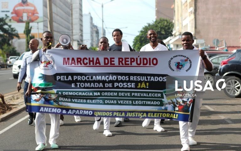 Enfermeiros moçambicanos ameaçam levar a Ordem a tribunal por bastonário