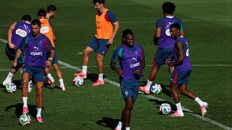 Portugal faz último treino antes do encontro com o Chile
