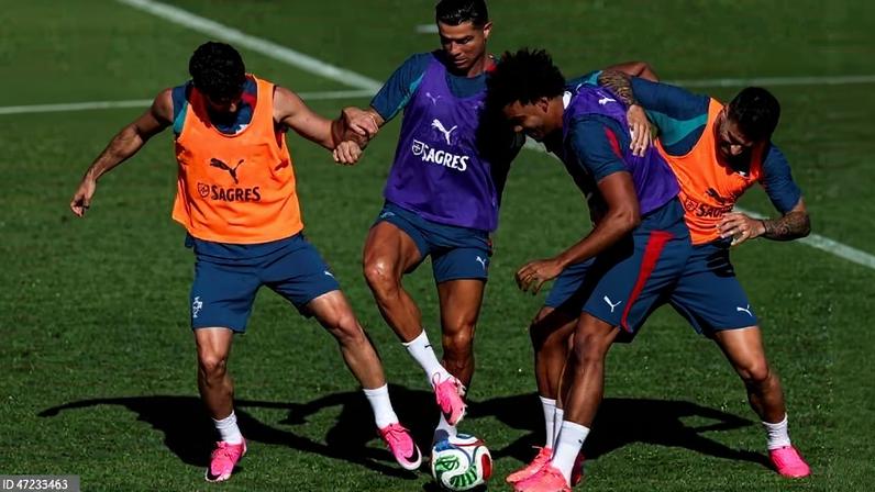 Mundial 2026: Tomás Araújo suplanta Rúben Dias no onze de Portugal
