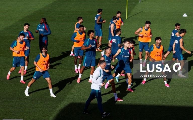 Portugal regressa aos treinos abertos e recebe Seguro