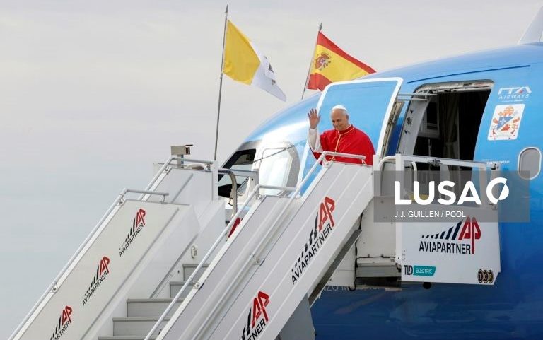 Leão XIV chega a Madrid para visita de sete dias