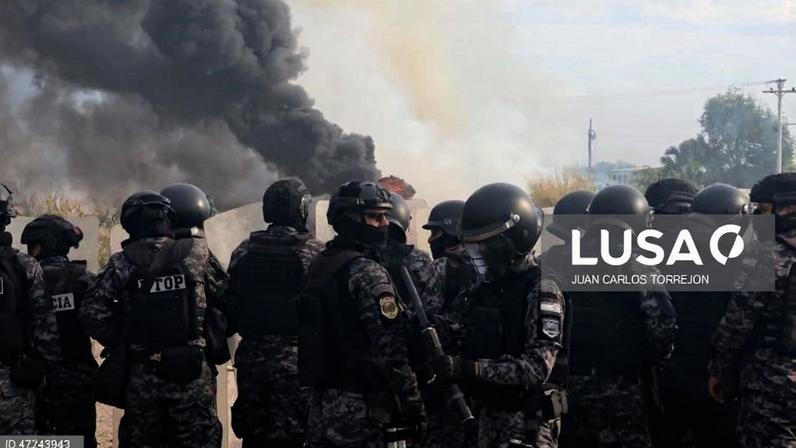 Confrontos por bloqueios de estradas na Bolívia deixam 35 feridos