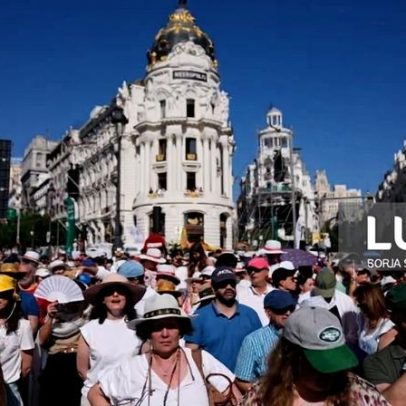 Mais de um milhão de fiéis participam missa no centro de Madrid