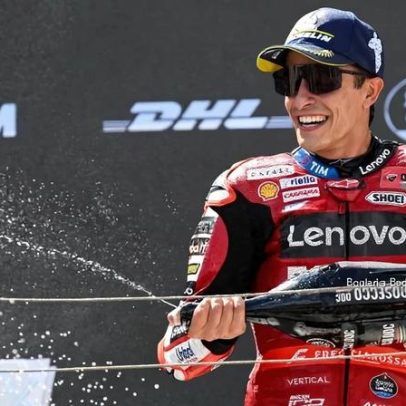 Marc Márquez conquista a 100.ª vitória e volta à luta pelo Mundial