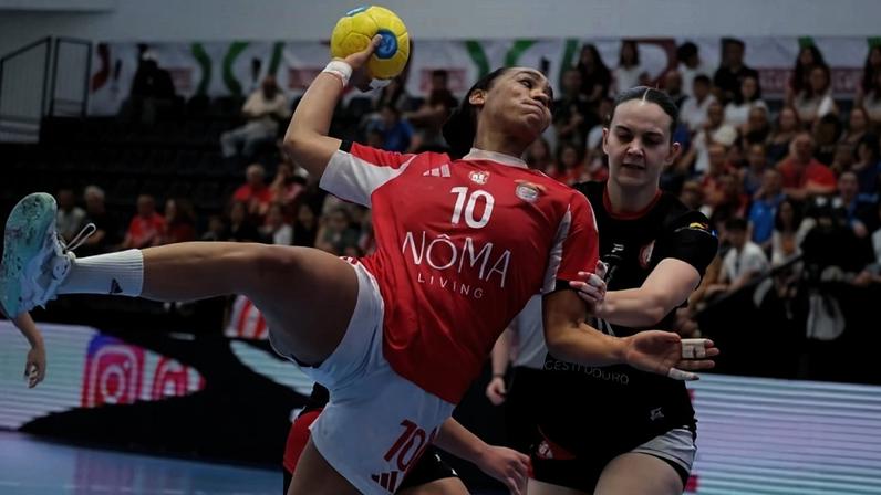 Benfica conquista Taça feminina de andebol e junta penta e Supertaça