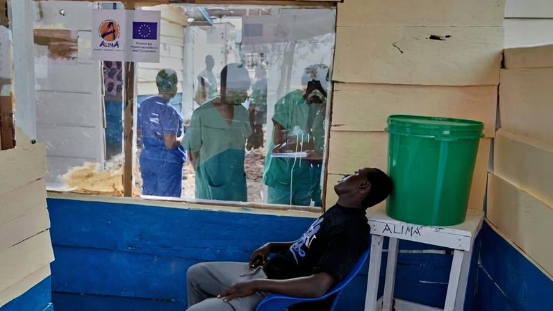 Ébola: UA pede reforço dos controlos fronteiriços nos Estados-membros