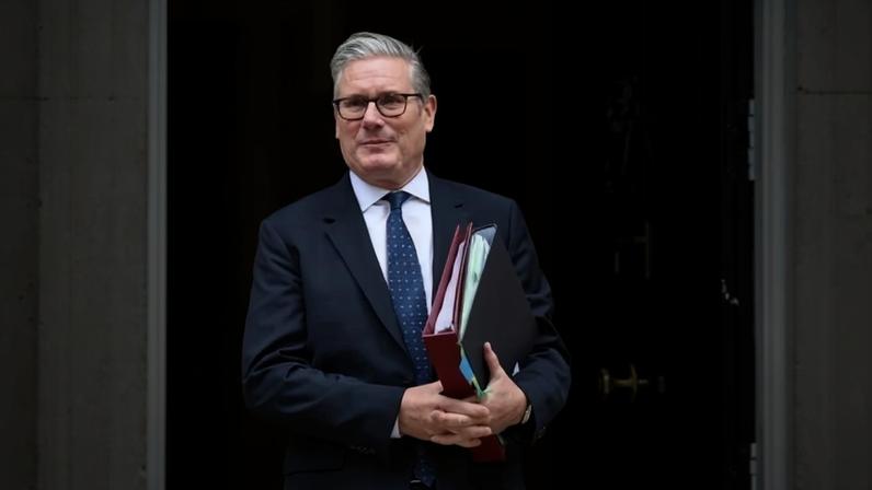 PM britânico anuncia proibição do acesso de menores de 16 anos a redes sociais