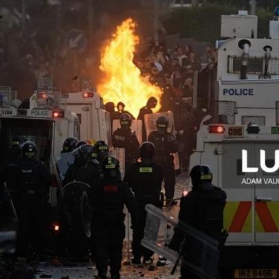 Segunda noite de protestos na Irlanda do Norte após esfaqueamento em Belfast