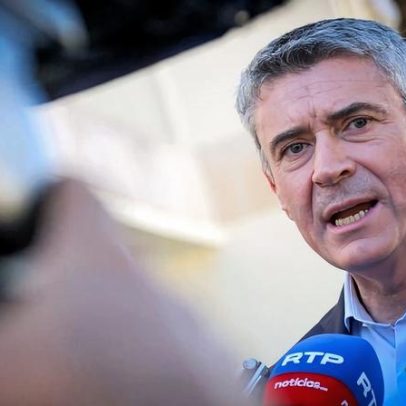 Líder do PS acusa falha da política social do Governo