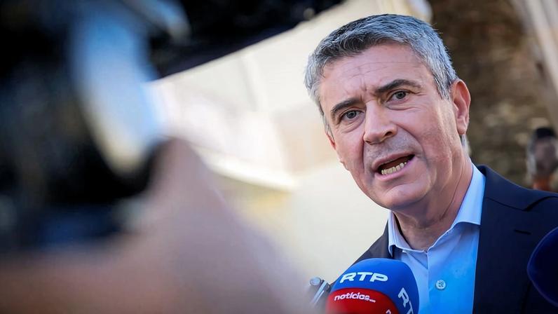 Líder do PS diz que a política social do Governo falhou