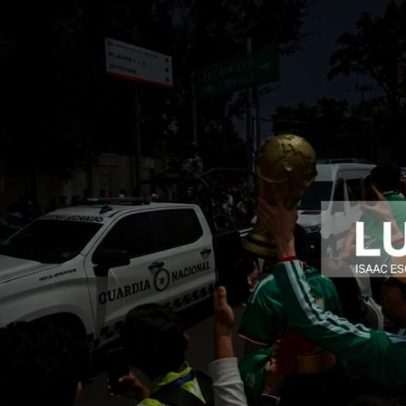 Milhares de adeptos e manifestantes tomam as ruas junto ao arranque