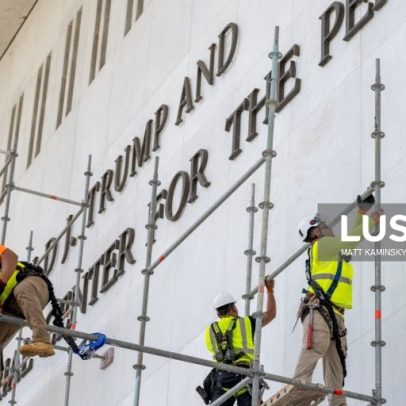 Nome de Donald Trump começa a ser removido do Kennedy Center