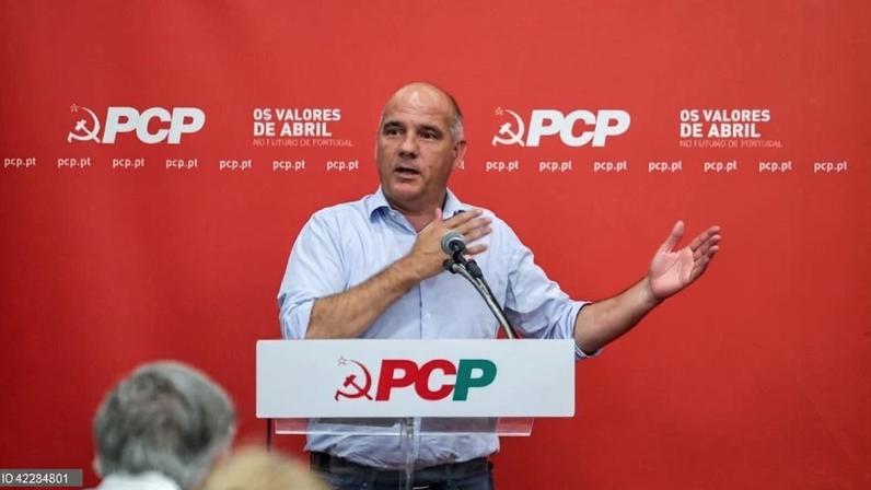 Raimundo desafia Montenegro a retirar pacote laboral no próximo debate quinzenal