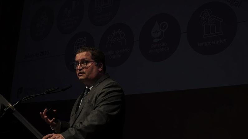 Diferença entre défice previsto pelo BdP e projeção do Governo “não é significativa” - ministro