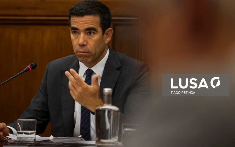 Leitão Amaro defende reestruturação mais ampla na RTP