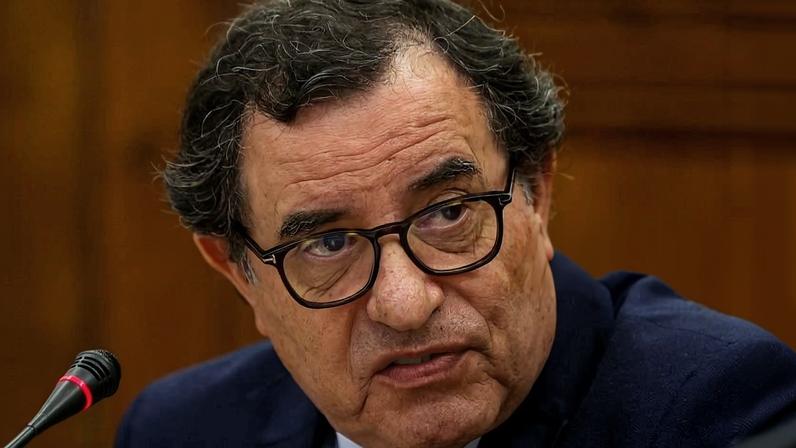 Lay-off simplificado garantiu salários a 5.686 trabalhadores, diz ministro